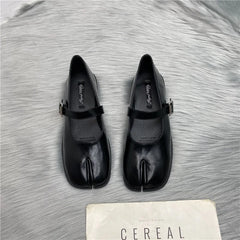 Split Toe Flat Shoes