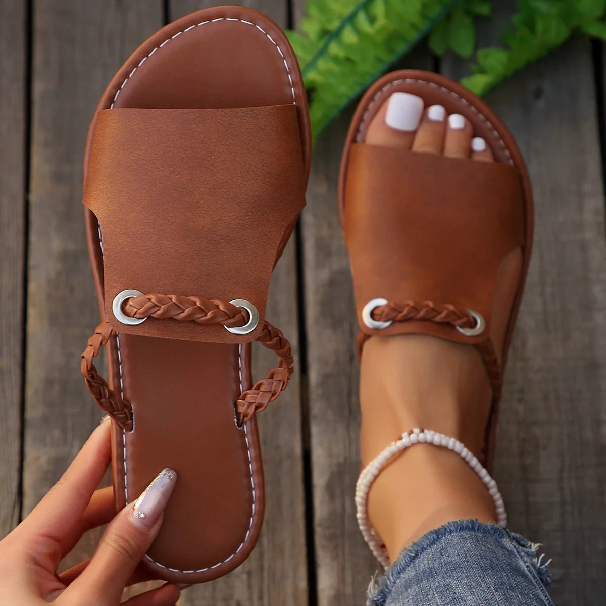 Flat Sandals brown
