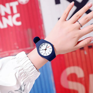 Full Size 40mm Ladies Watch Silicone Strap Skin Friendly Minimalist Quartz Watch
