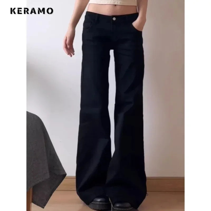 Person wearing black wide-leg pants with a plain background, featuring the brand 'Keramo'.