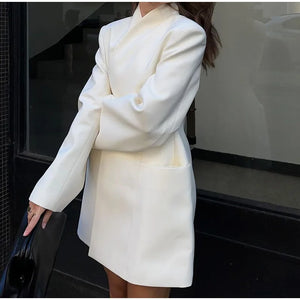 Elegant White Stand Up Collar Double Pocket Jacket Trendy Fashion Long Sleeves Cuff Buttons Blazer Office Women's Outerwear