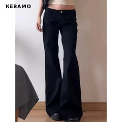 Person wearing black wide-leg pants with a plain background, featuring the brand 'Keramo'.