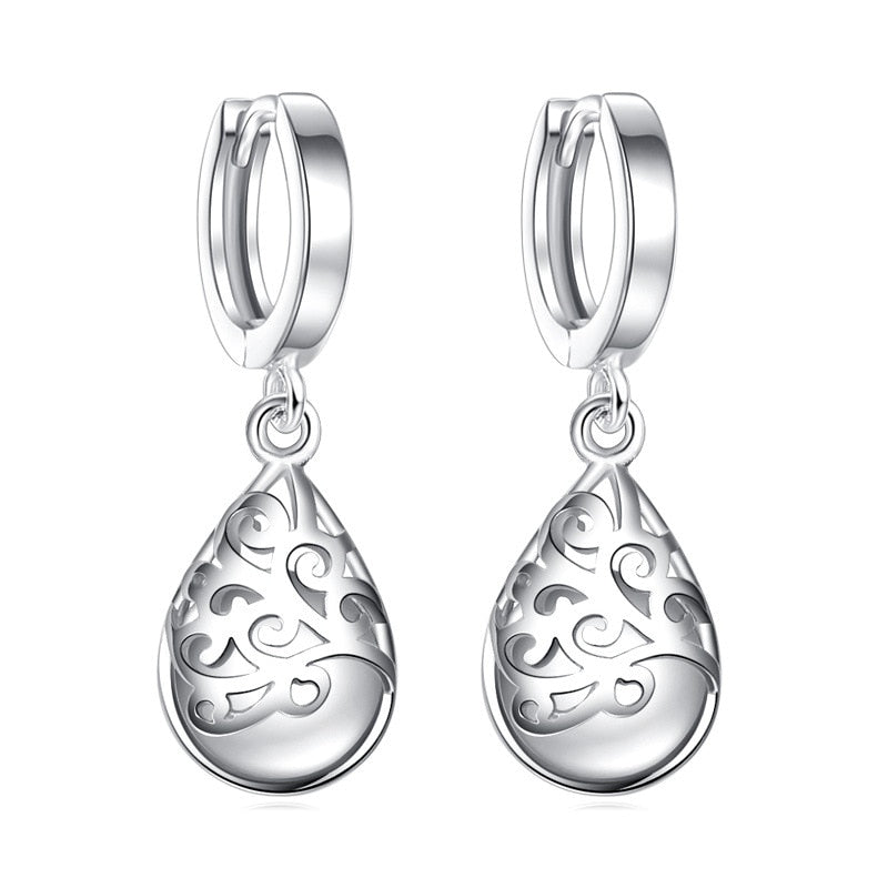 Trendy Opal Stone Flower Ladies Stud Earrings